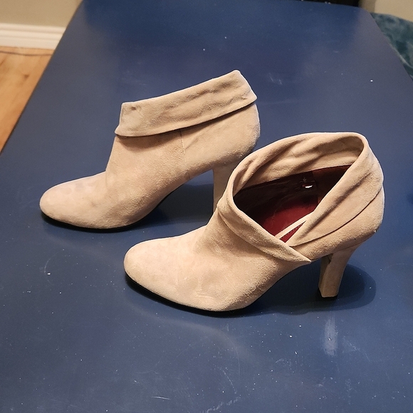 Suede cream booties - Picture 1 of 6